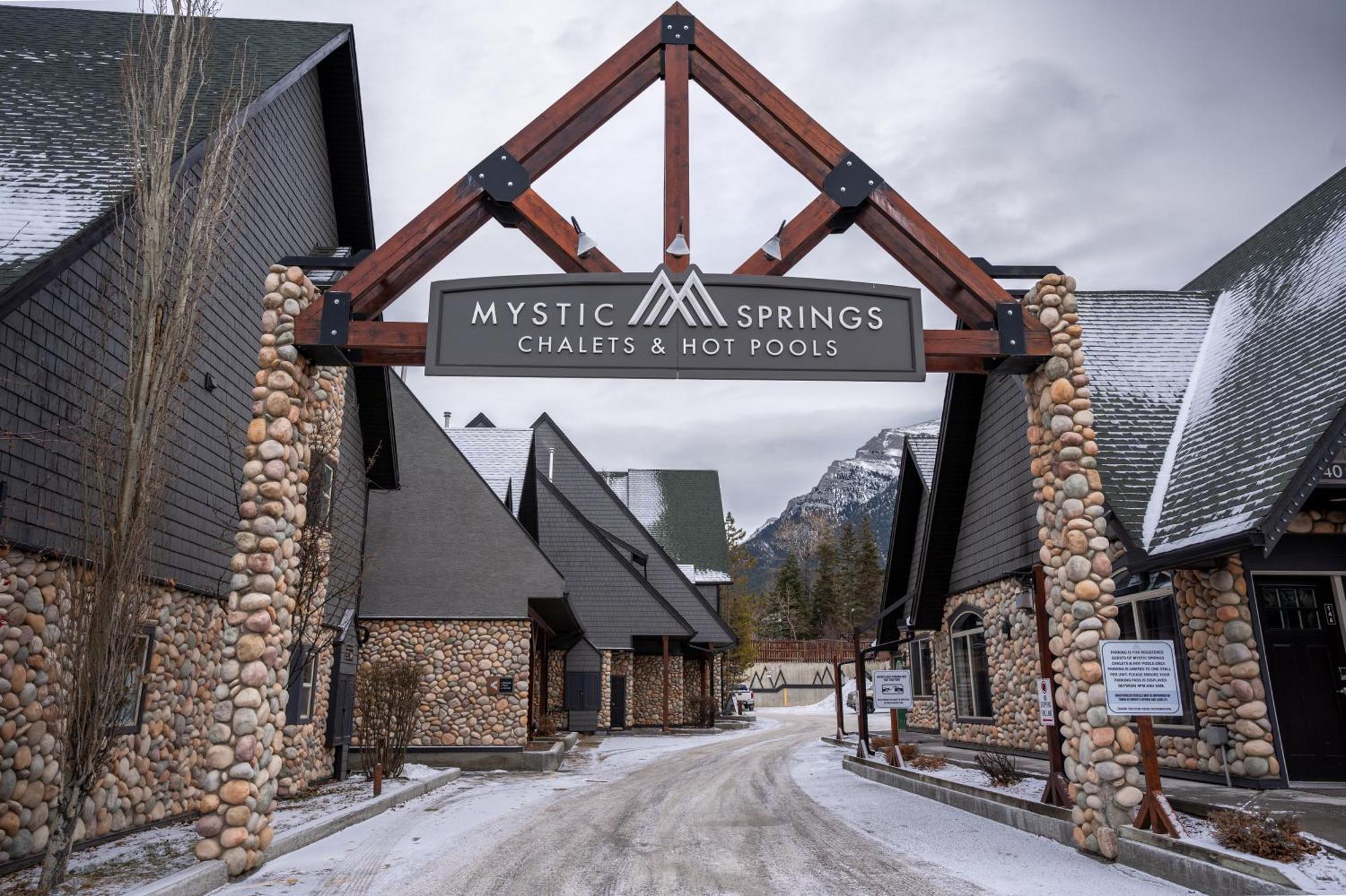 Grotto Canyon Chalet Canmore Exterior foto